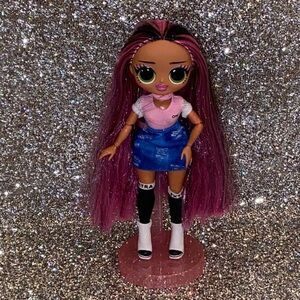 LOL Surprise OMG World Travel City Babe Fashion Doll